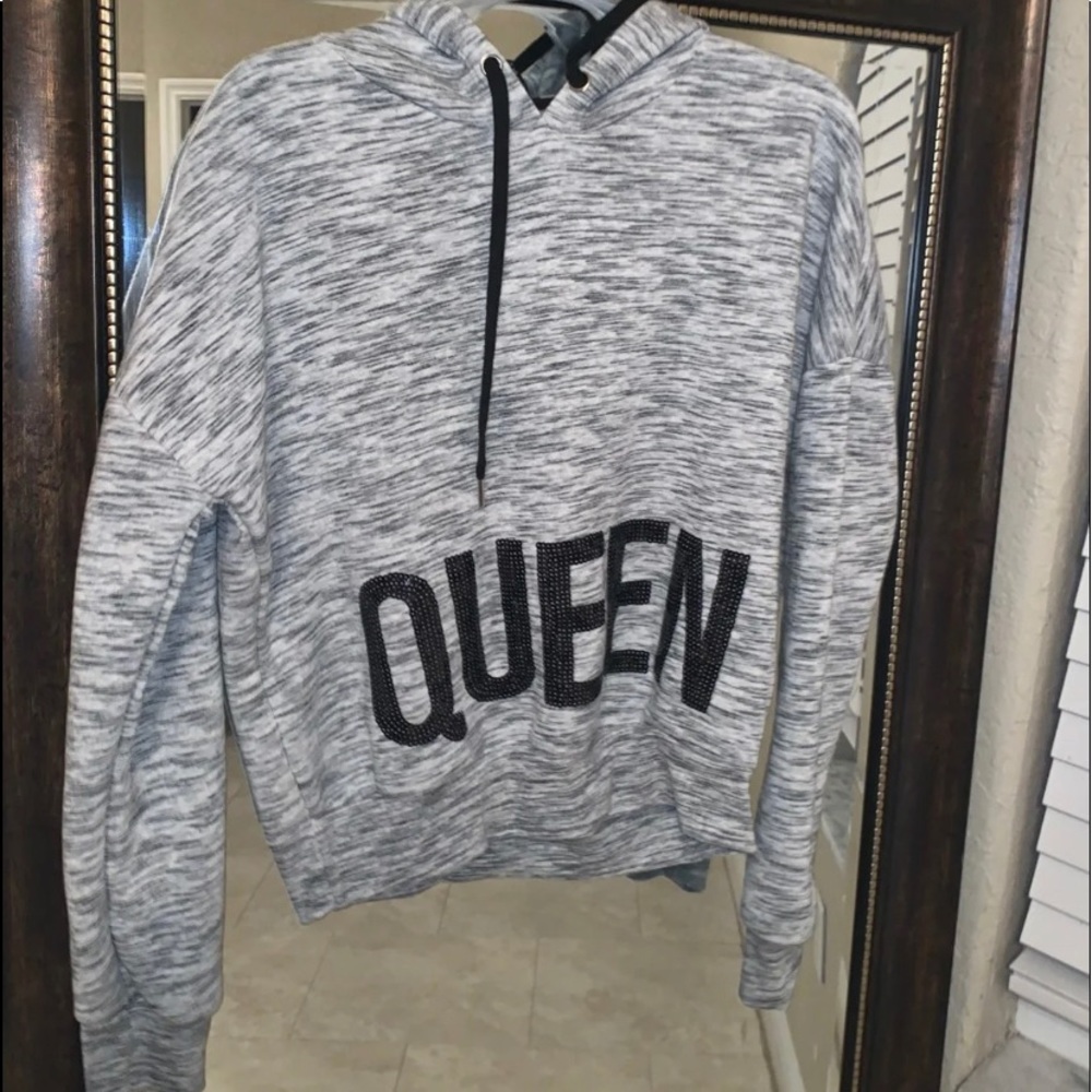 Rue 21 queen sweater